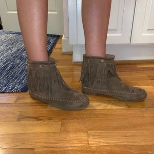 Fringe moccasin booties. Size 10.